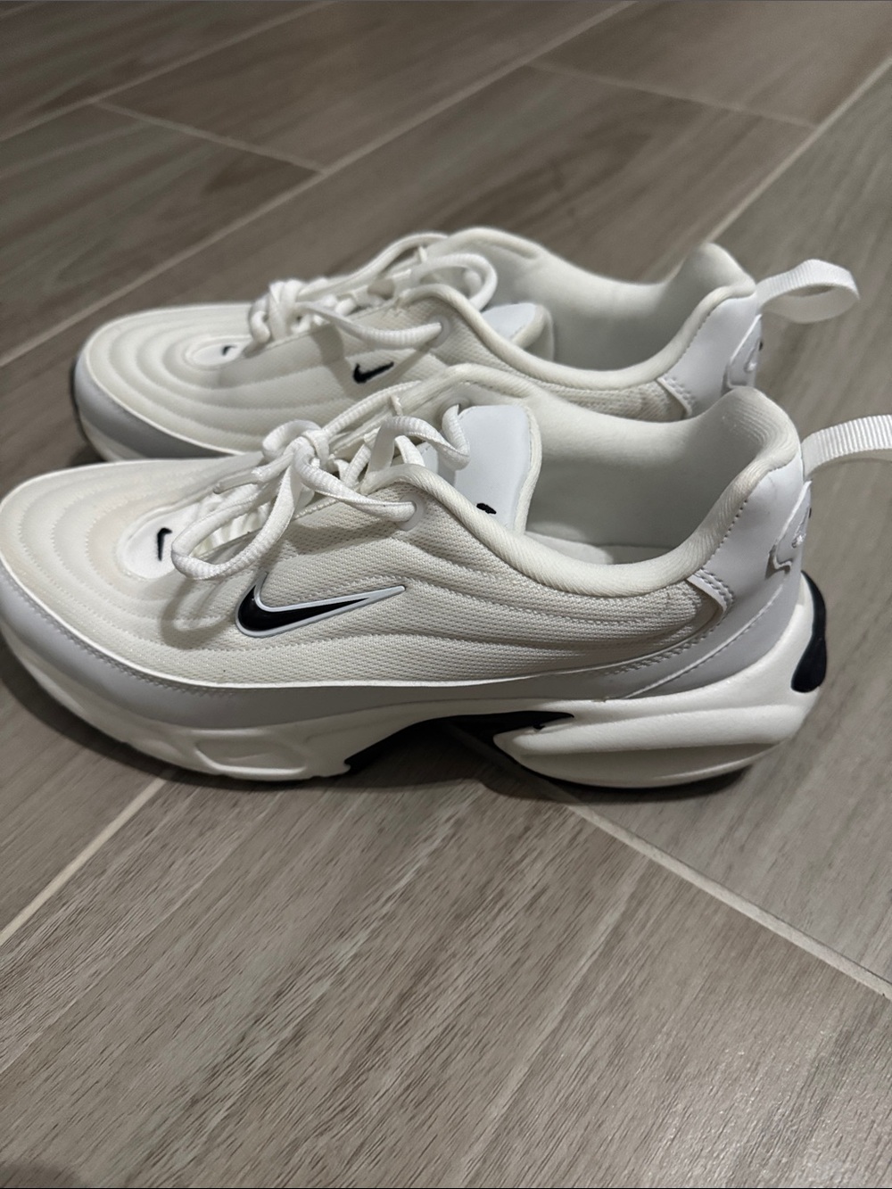 Women’s nike air sneakers